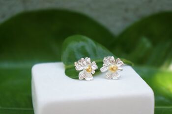 Boucles d'oreilles Tiny Flower Stud pour fille et femme. Boucle d'oreille minimaliste 2