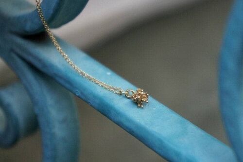 Minimalist small flower pendant with chain necklace Goldplat