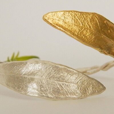 Brazalete de hoja de olivo en plata de primera ley y oro. Handma