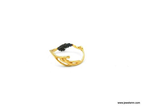 Nature ring Dainty gold - Black twig ring from jasmine