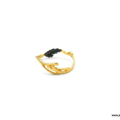 Nature ring Dainty gold - Black twig ring from jasmine