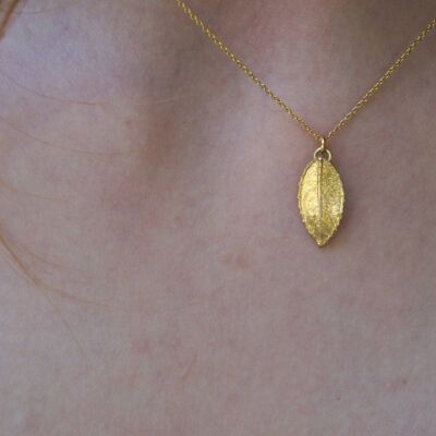 Collana rosa minimalista, oro 14 carati su argento sterling. Vero