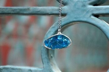 Collier de coquille de moule pour les femmes. Grand Pendentif Murano Bleu Brut 4