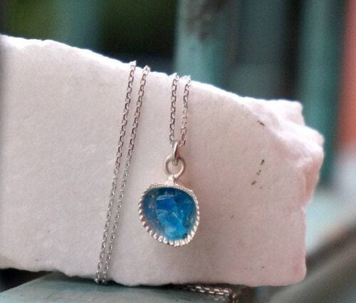 Necklace jewelry in Sterling silver. Real Shell with blue mu