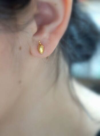 Boucles d'oreilles minuscules olives pour femmes, boucles d'oreilles en argent sterling plaqué or. 2