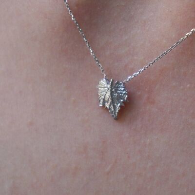 Minimal Silver leaf necklace for women. Real vine tiny leaf