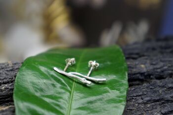 Boucles d'oreilles délicates brindilles d'argent de plante de jasmin, inspirées de la nature 2