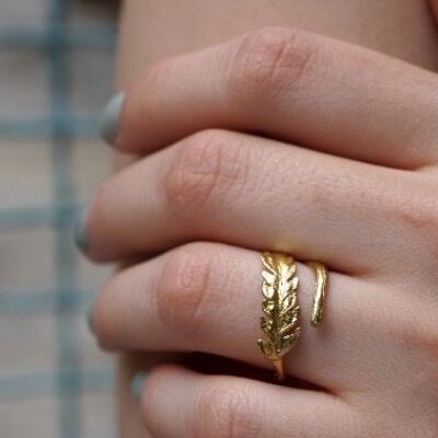 Anillo de hoja y rama de helecho de oro macizo para mujer