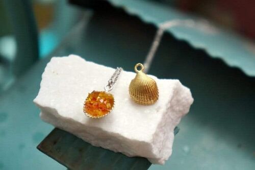 Orange raw stone Sea Shell Necklace 14k Goldplated on sterli