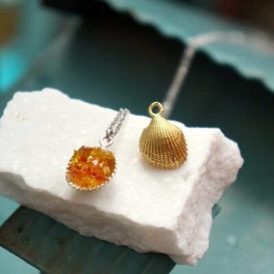 Collar de concha marina de piedra cruda naranja chapado en oro de 14 k en sterli
