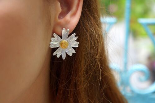 Silver Daisy Earrings, Botanical Jewelry for Women, Big stud