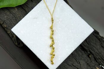 Pendentif branche Mimosa pudica plante, sur collier chaîne, avec 3