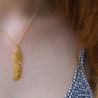 Plant leaf pendant on chain Necklaces for women.18k Gold on