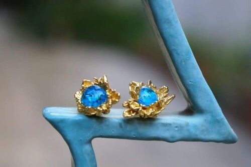 Daisy Earrings with raw sky blue stone. 14k Gold on