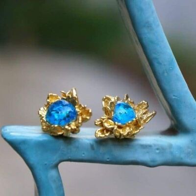 Daisy Earrings with raw sky blue stone. 14k Gold on