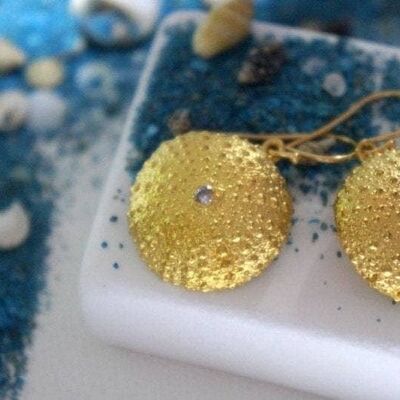 Orecchini Ricci di mare in argento placcato oro con orecchino in zircone