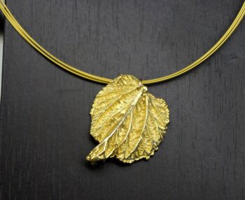 Collier Feuille Véritable Mûrier Plaqué Or. Bijoux de demoiselle d'honneur, f 1