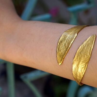 Bracelet manchette feuille d'olivier en argent sterling plaqué or.