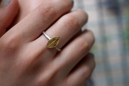 Rose twig and Leaf Ring Goldplated in sterling silver.