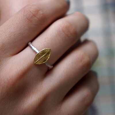 Rose twig and Leaf Ring Goldplated in sterling silver.