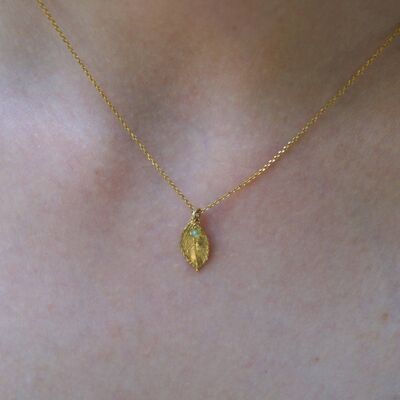 Tiny necklace Jewelry. Goldplated Rose leaf Necklace on ster