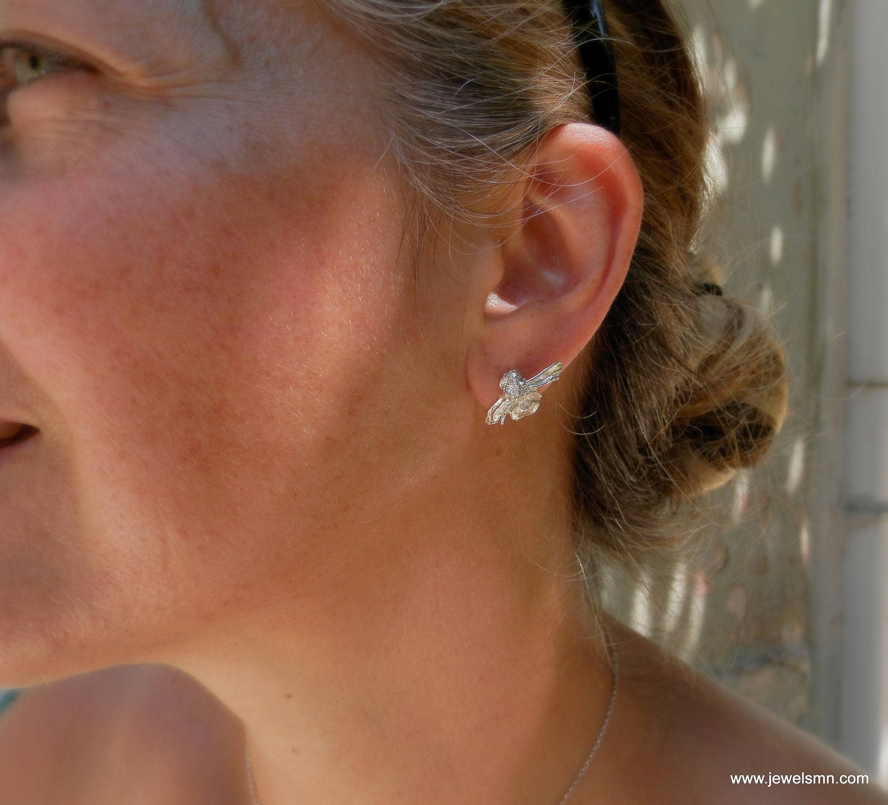 Orecchini 1 paio di orecchini a bottone Real Bee colati dentro