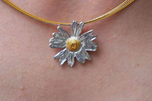 Flower necklace for women. Sterling silver Daisy pendant