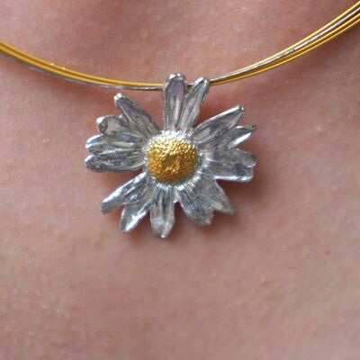 Flower necklace for women. Sterling silver Daisy pendant