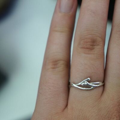 Zierlicher Everyday Twig Real Jasmine Ring auf Sterling Silber