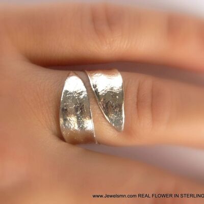 Ring aus Sterlingsilber mit Olivenblättern.