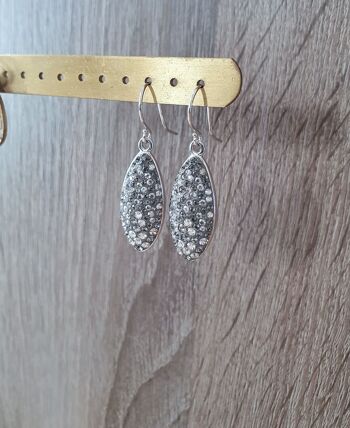 Boucles d'oreilles goutte et argent pavé de cristaux gris 3