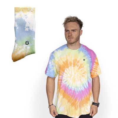 Combinazione di t-shirt e calzini con ricciolo arcobaleno