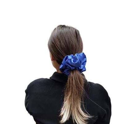 Scrunchie de raso azul real