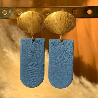 Blaue und goldene Ohrringe aus Fimo