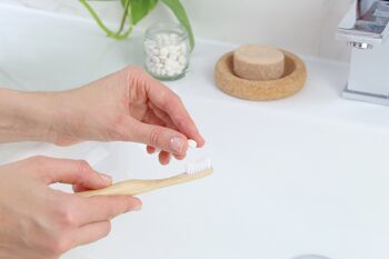 Brosse à dents en bambou | Ergonomique | Poils moyens 2