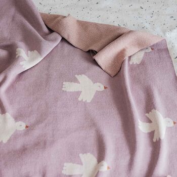 Couverture tricotée en coton bio, Little Birdie Prune 2
