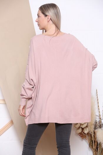 Pull surdimensionné rose avec encolure ronde à bords bruts et manches allongées à revers. 3