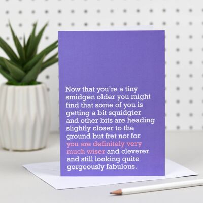 Definitivamente mucho más sabio: tarjeta de cumpleaños (púrpura)