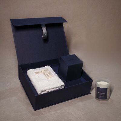 Everyday Luxury Geschenkkorb - Weißes Handtuch, Parfüm & Kerze