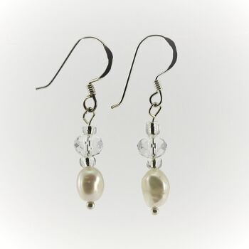 WSWE0017WH - SOPHIE - Boucles d'oreilles pendantes en perles d'eau douce blanches 1