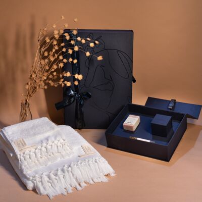 Cesta de regalo de indulgencia de baño ultra felpa: toallas blancas, velas, jabón y perfume de toalla
