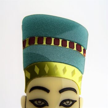 Petite broche buste de la reine Néfertiti 3