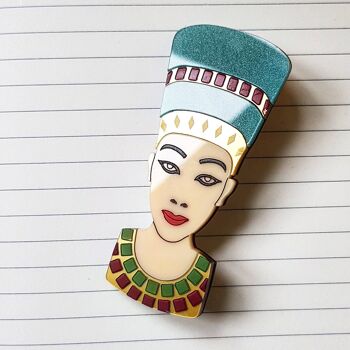 Petite broche buste de la reine Néfertiti 4
