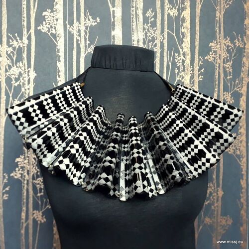 Pierrot Ruffle Necklace Large
