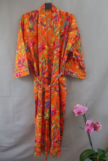 Robe longue kimono en coton orange à imprimé oiseaux tropicaux 2
