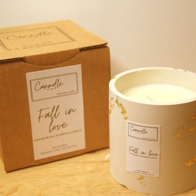 Fall in love - Sandalwood scented candle - Gold flakes
