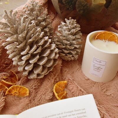 Sweater weather - Orange & cinnamon scented candle - Gold flakes
