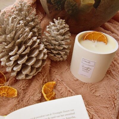 Sweater weather - Orange & cinnamon scented candle - Gold flakes