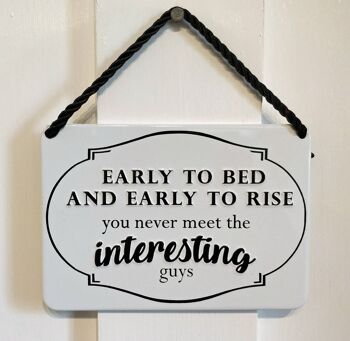 Early To Bed et Early To Rise, vous ne rencontrez jamais la plaque métallique de style vintage des gars intéressants