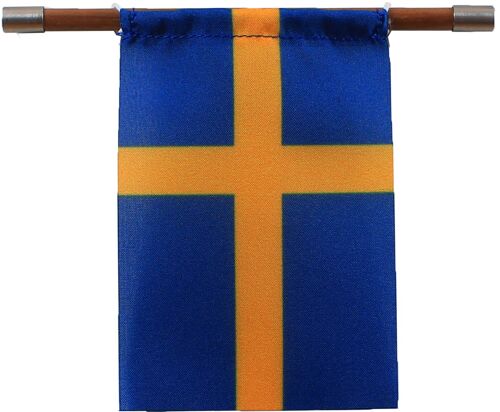 “Magnet Me Up” with Swedish flag, Walnut